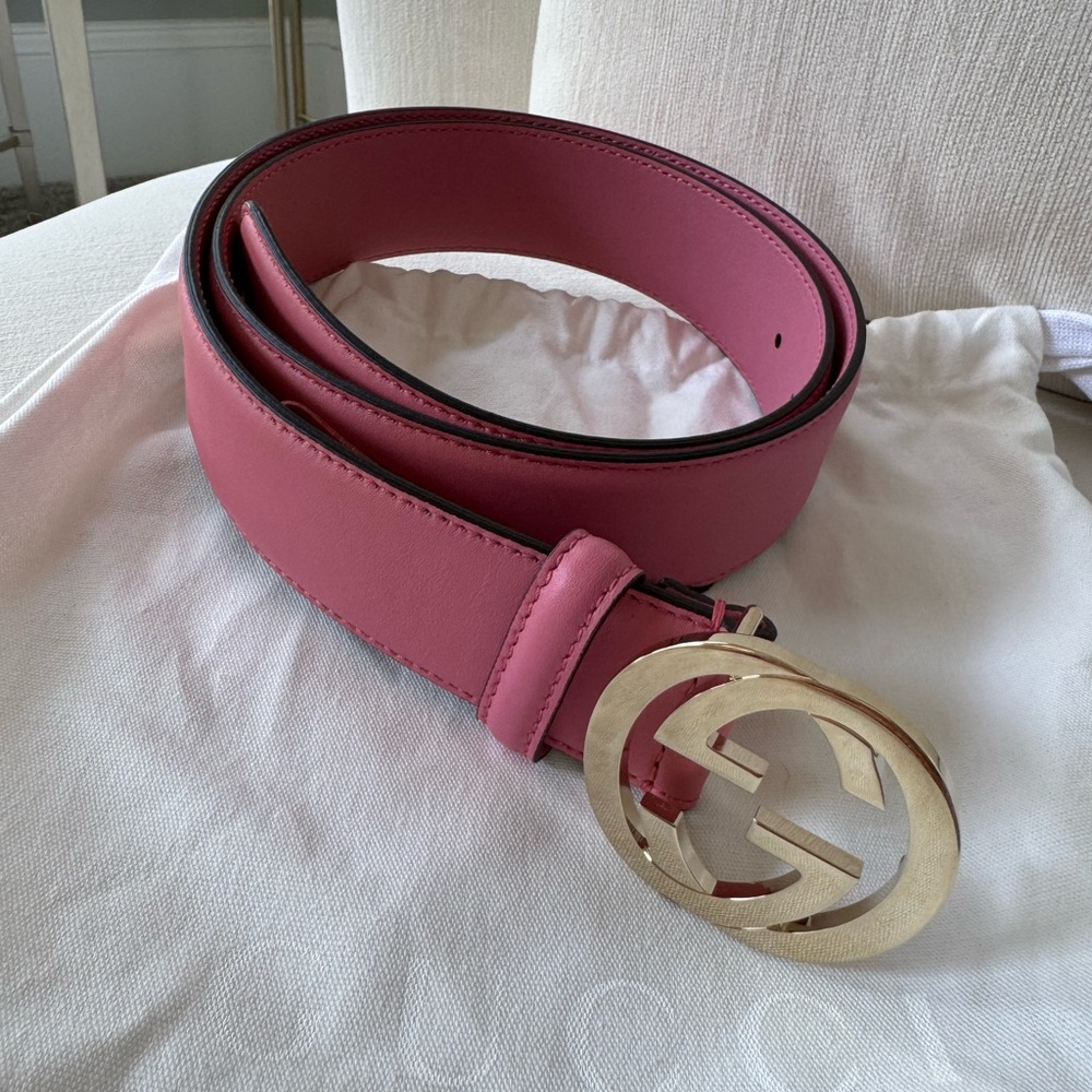 Gucci Fuchsia Leather Belt with Gold Emblem